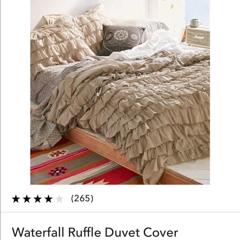 WHITE UO ruffle duvet